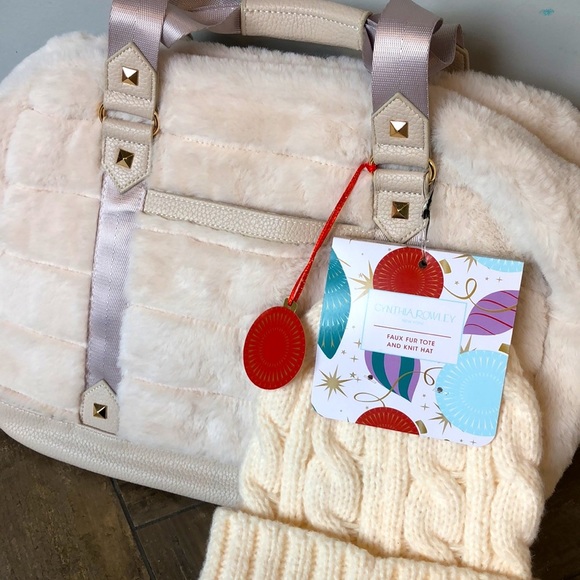✨FLASH SALE✨ Cynthia Rowley Cream Faux Fur Tote & Knit Hat Gift Set NWT - Picture 4 of 10